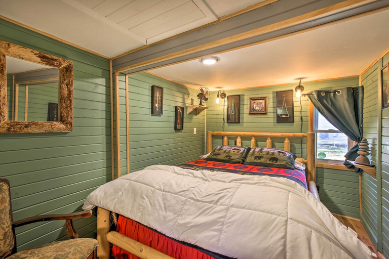 Bedroom 3, 'Work, Play & Get Away Cabin' Near Higgins Lake!, Roscommon
