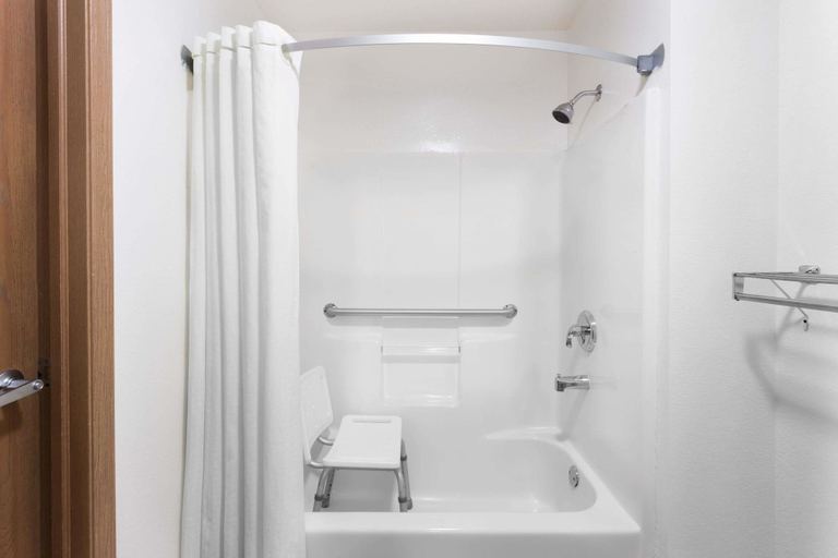 Bathroom 4, Super 8 by Wyndham Yellowknife, Fort Smith