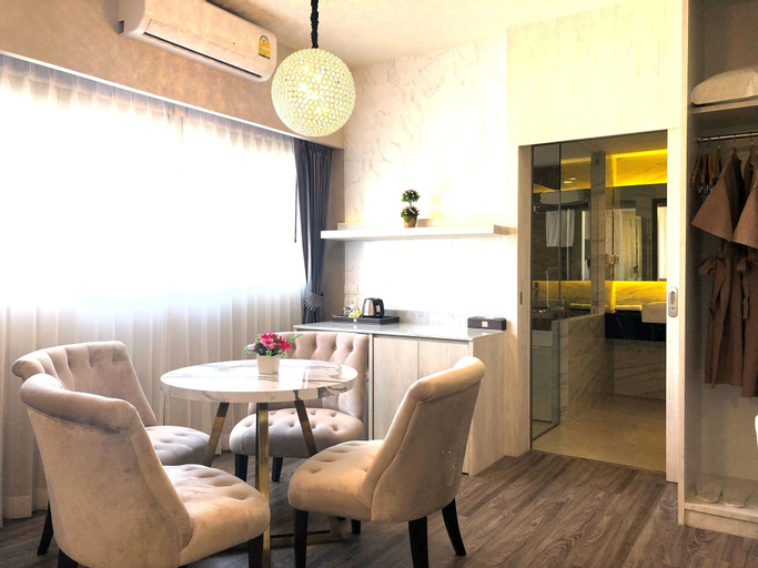 Dining Room 8