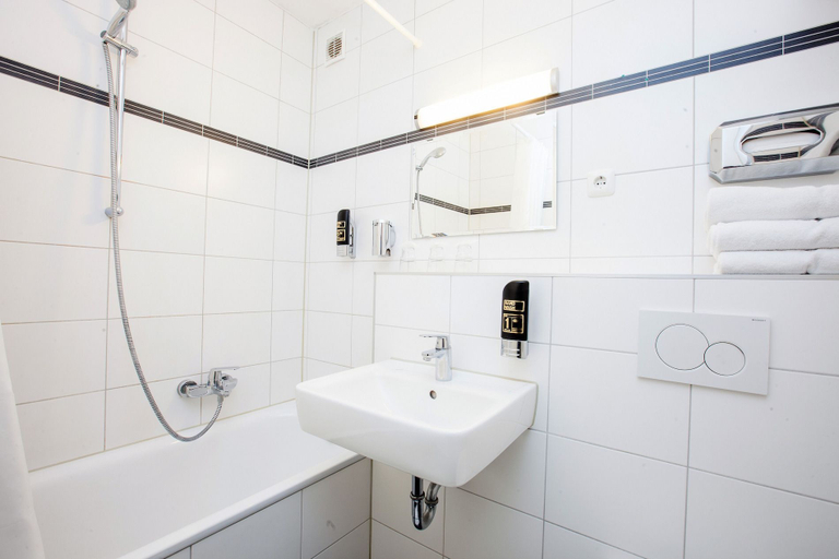Bathroom 5, Hotel Münchner Hof, Frankfurt am Main
