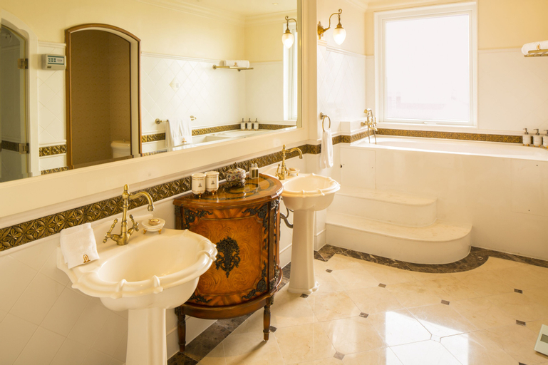 Bathroom 4