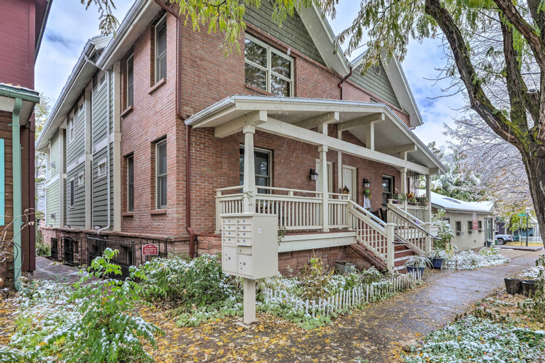 Cozy Central Glenwood Springs Condo with 2 Decks!, Garfield