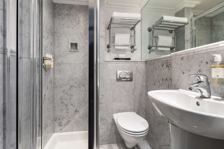 Bathroom 4, Radisson Blu Hotel, London Euston Square, London
