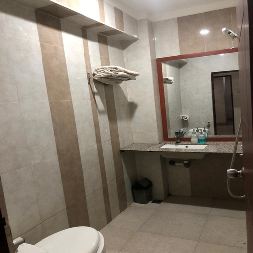 Bathroom 5, Lerina Hotel & Conference Syariah Banjarbaru, Banjarbaru
