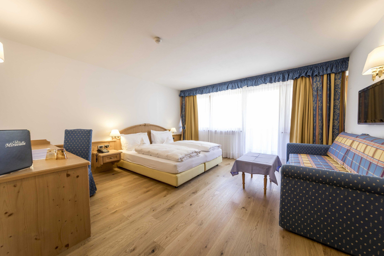 Bedroom 3, Hotel Miravalle, Bolzano
