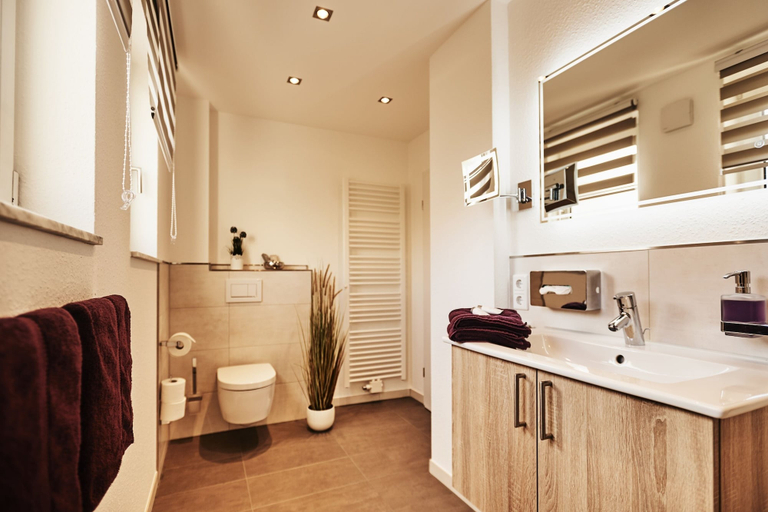 Bathroom 4, Kampowski Apartments Deluxe, Wetteraukreis