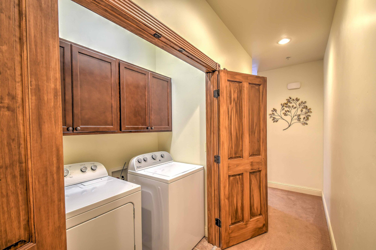 Bathroom, Cozy Central Glenwood Springs Condo w/ 2 Decks!, Garfield
