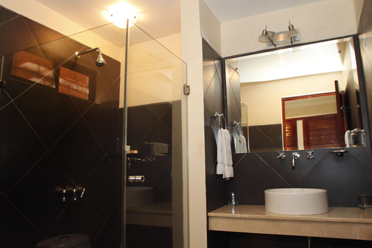 Bathroom 5, Hotel Arco Iris, Santa Cruz