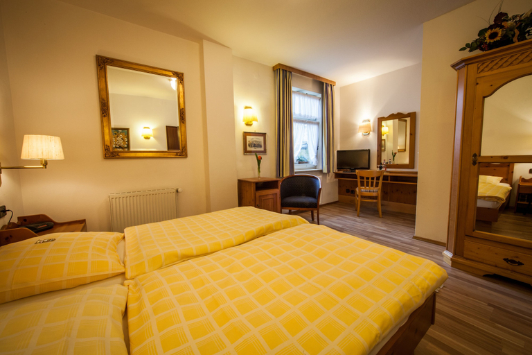 Bedroom 5, Hotel & Restaurant Hackteufel, Heidelberg