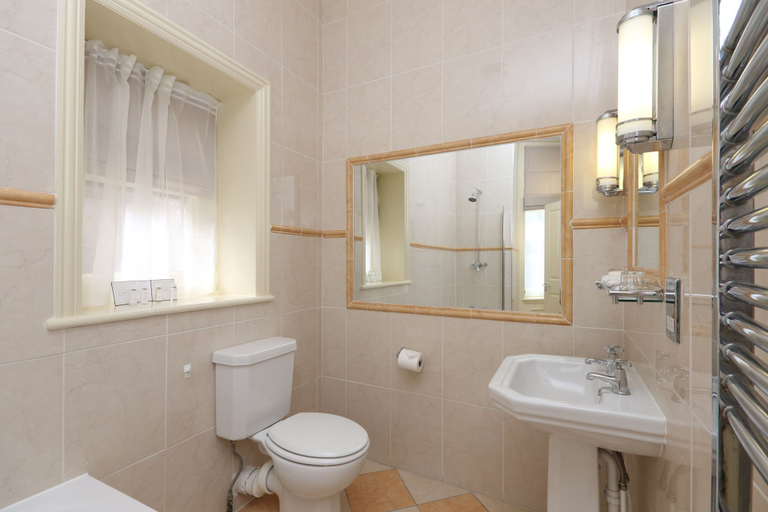 Bathroom 5, Imperial Hotel, Conwy