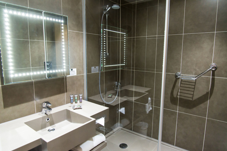 Bathroom 5, Novotel Coventry M6/J3, Coventry