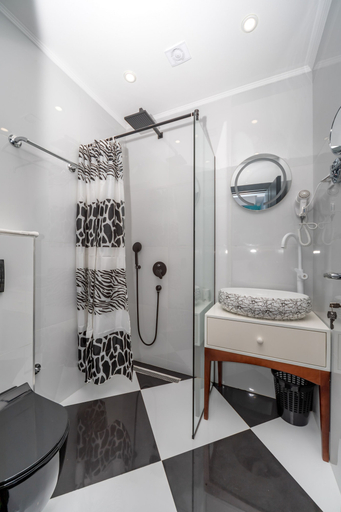 Bathroom 3, Baba's Hotel