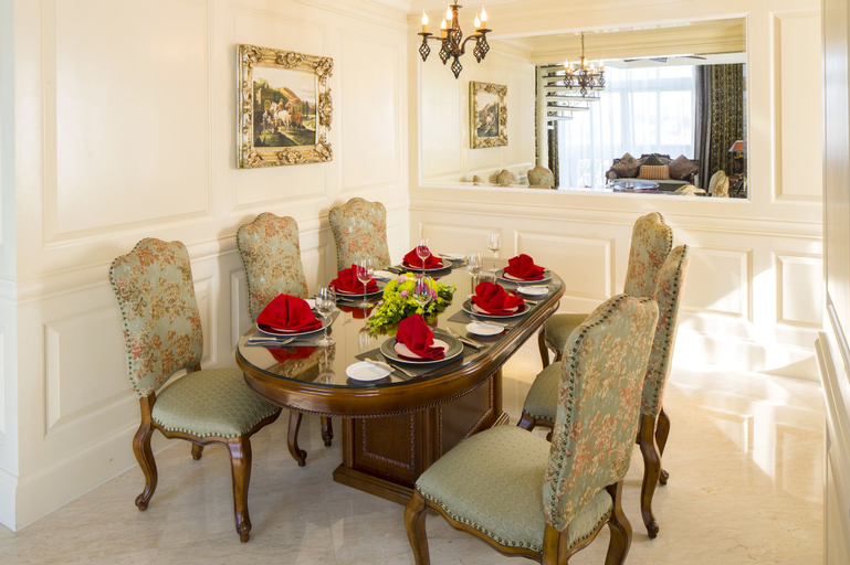 Dining Room 6