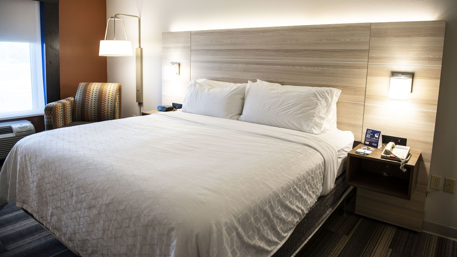 Bedroom 4, Holiday Inn Express & Suites SEDALIA by IHG, Pettis