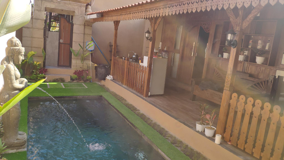 Dede House 3, 2Br 2Bt Private Pool in the City, Gianyar