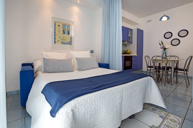 Bedroom 2, Angelina Residence, Salerno