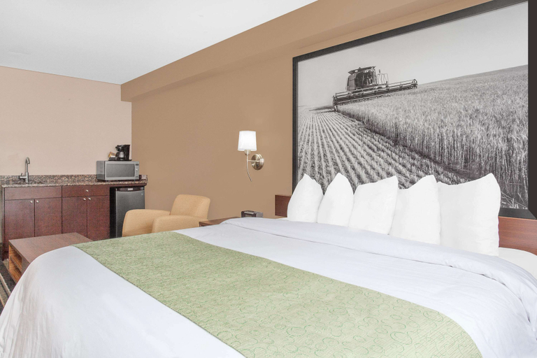 Bedroom 3, Super 8 by Wyndham Brandon MB, Division No. 7