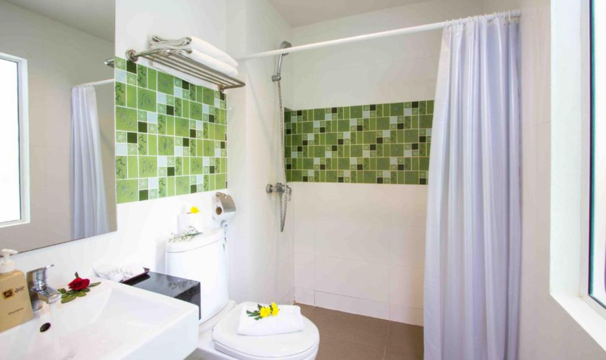 Bathroom 4, Baan Karon Resort, Pulau Phuket