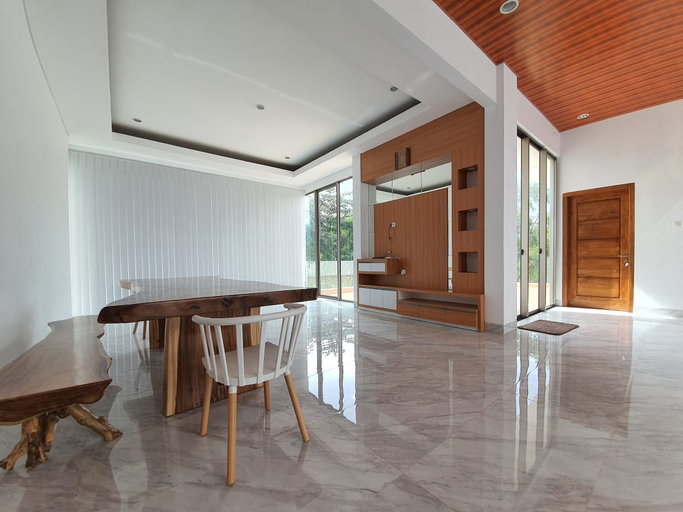 Others 5, Villa Ufo Pacitan, Pacitan