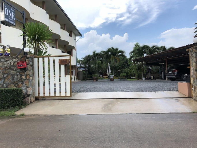 Exterior & Views 2, RoomQuest One Bangsaray, Sattahip
