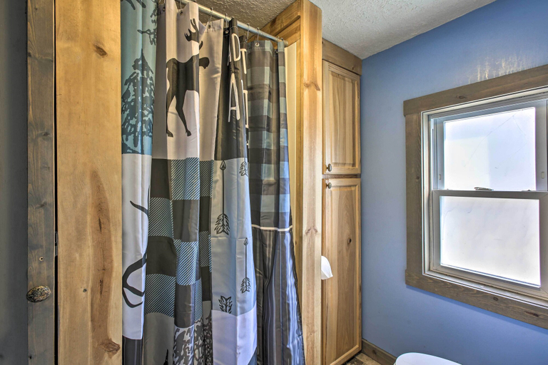Bathroom, 'Work, Play & Get Away Cabin' Near Higgins Lake!, Roscommon