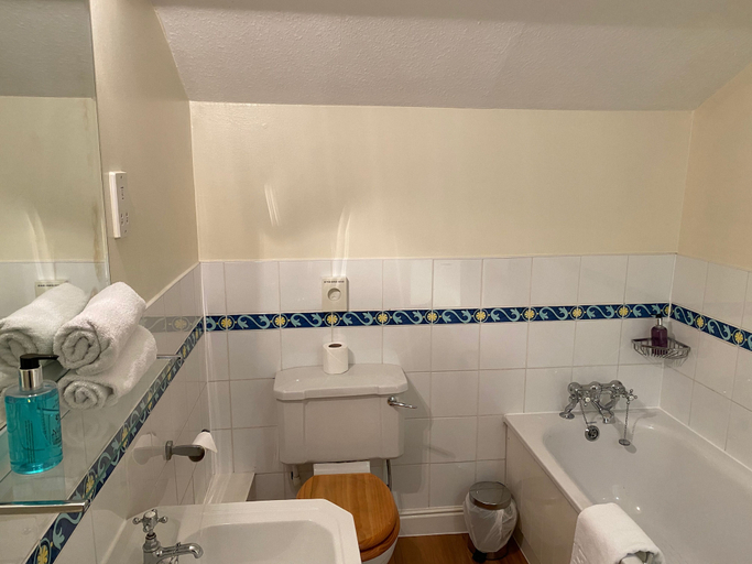 Bathroom 4, Brook Mollington Banastre Hotel and Spa, Cheshire West and Chester