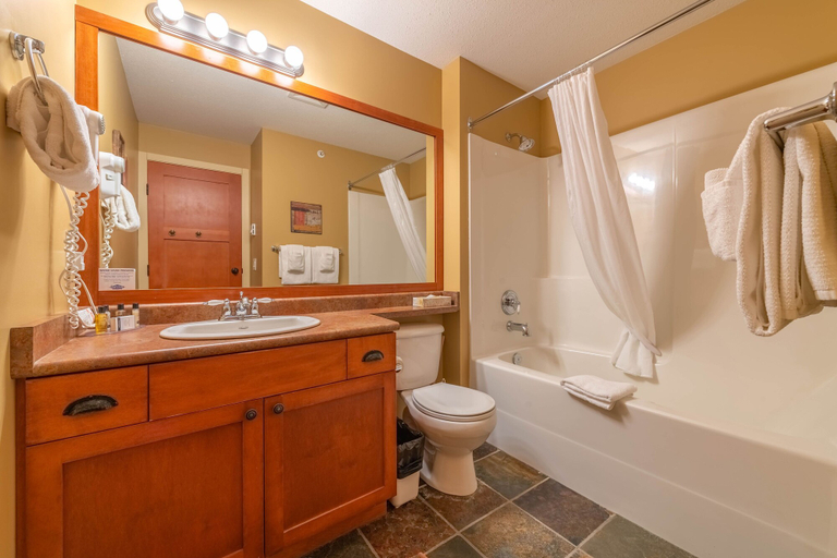 Bathroom, Sundance Resort, Kootenay Boundary