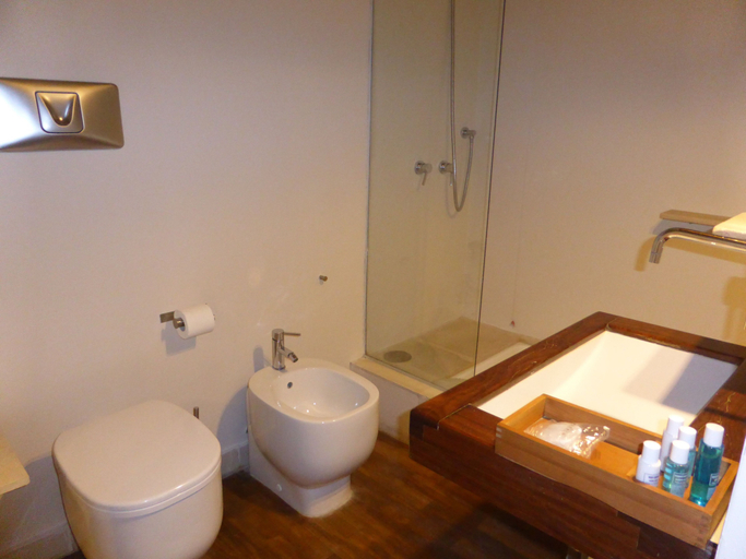 Bathroom 3, Micalò ArtRooms, Napoli