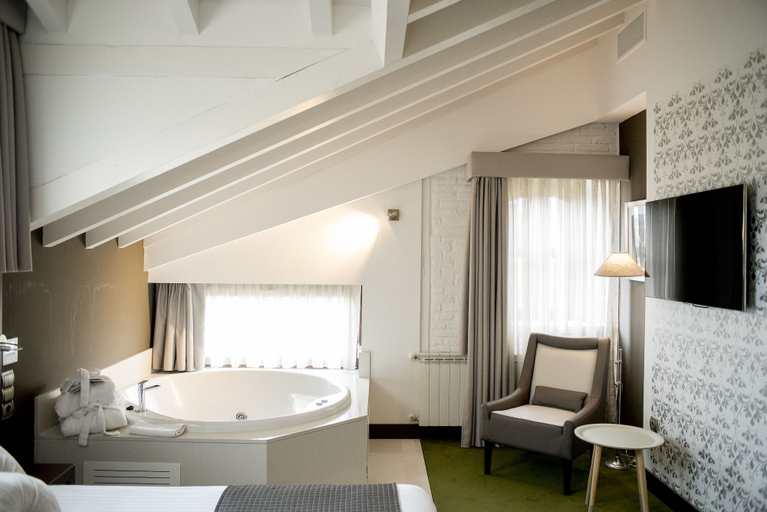 Bathroom 5, Costa Esmeralda Suites, Cantabria