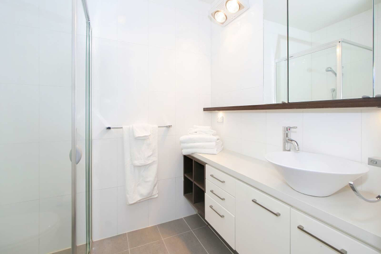 Bathroom, Carlisle St Executive, Melbourne