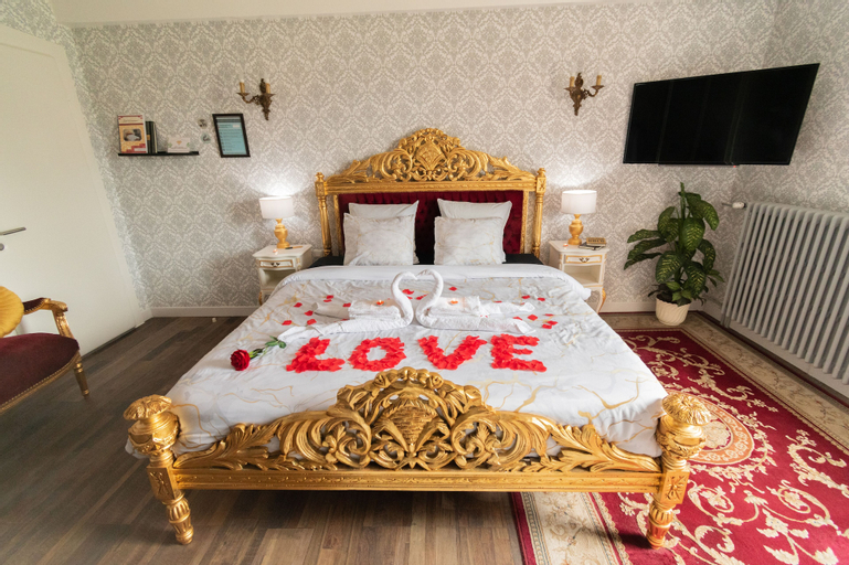 Bedroom 12