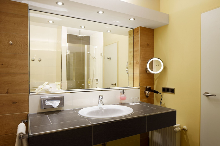 Bathroom 13