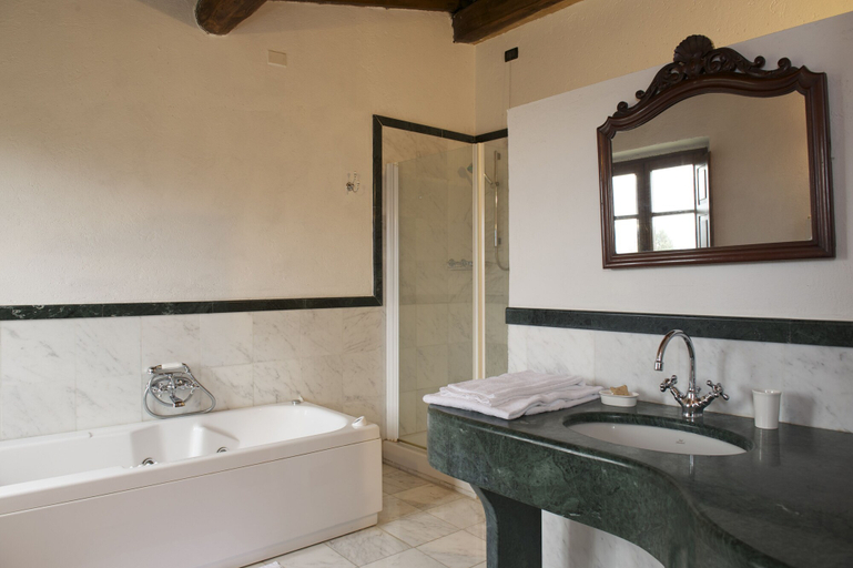 Bathroom 3, Castello di Modanella, Siena
