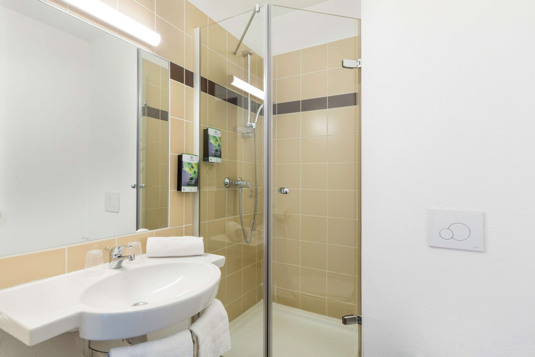 Bathroom 5, Sure Hotel by Best Western Saint-Amand-Les-Eaux, Nord