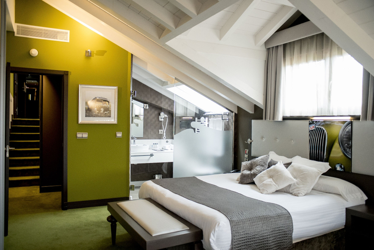 Bedroom 3, Costa Esmeralda Suites, Cantabria