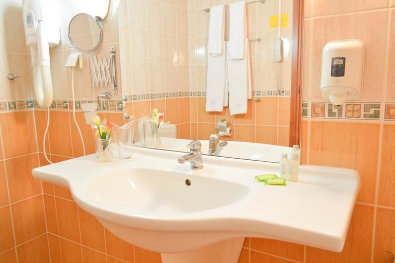 Bathroom 4, Hotel Laguna Garden, Balchik