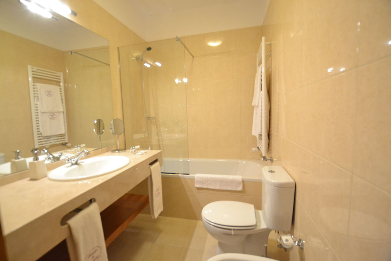 Bathroom 4, Casa da Portela de Sampriz, Ponte da Barca