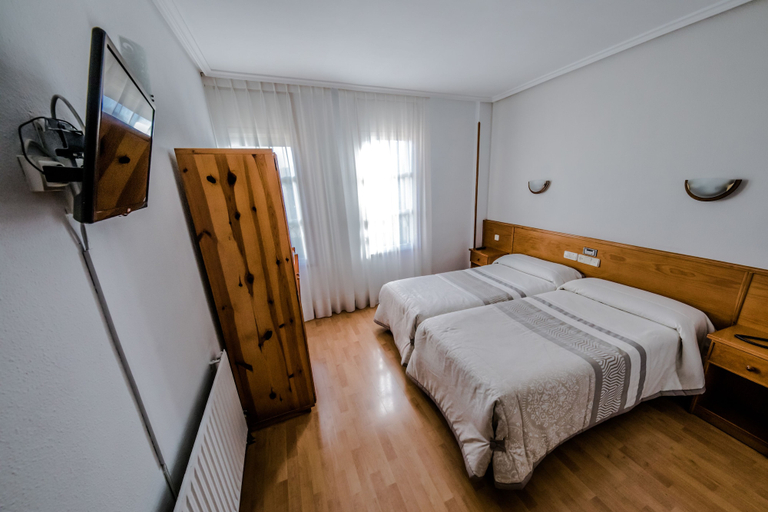 Bedroom 3, Alvi, Soria