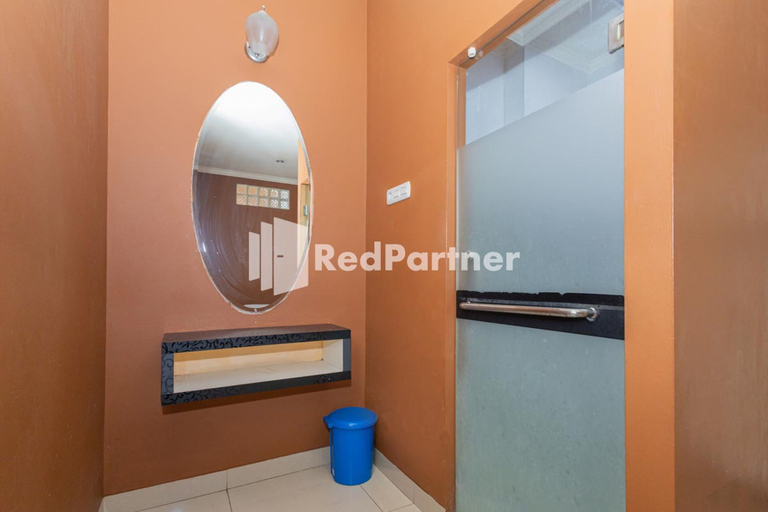 Others 5, Star Hotel Jaksa Mitra RedDoorz, Central Jakarta