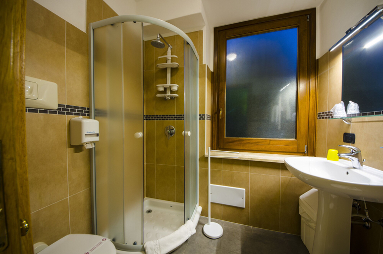 Bathroom 4, Villa Margherita, Palermo