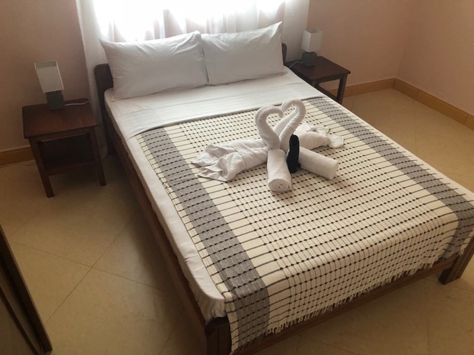 Bedroom 4, Green Turaco, Magharibi