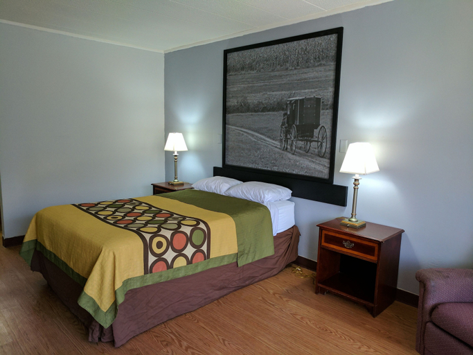 Bedroom 3, Sprucewood Inn, Lorain