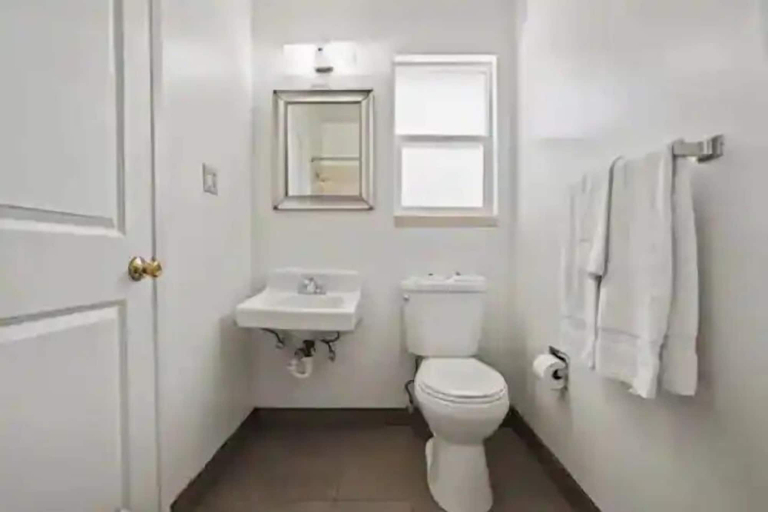 Bathroom 3, Mission Peak Lodge, Alameda