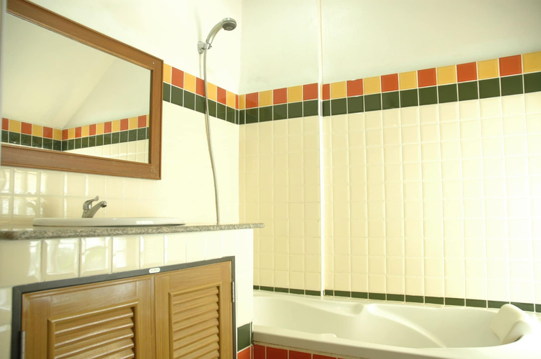 Bathroom 5, Ocean View Resort, Ko Lanta