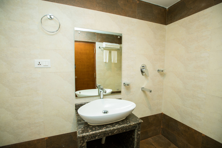 Bathroom 4, Hotel Task, Gandaki
