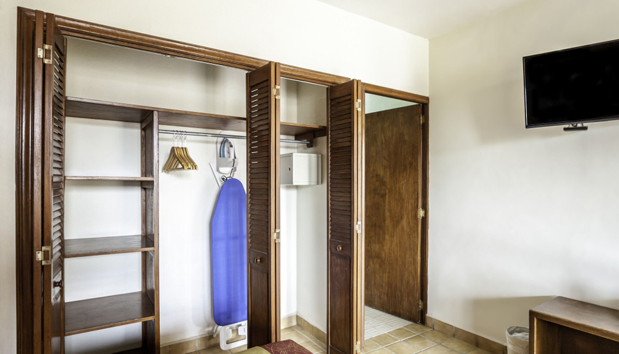 Bedroom 3, Villas Del Sol Hotel, Del Centro