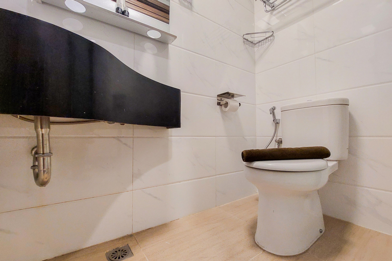 Bedroom 2, Minimalist Designed and Homey Stay Studio at Sky House BSD Apartment By Travelio, South Tangerang