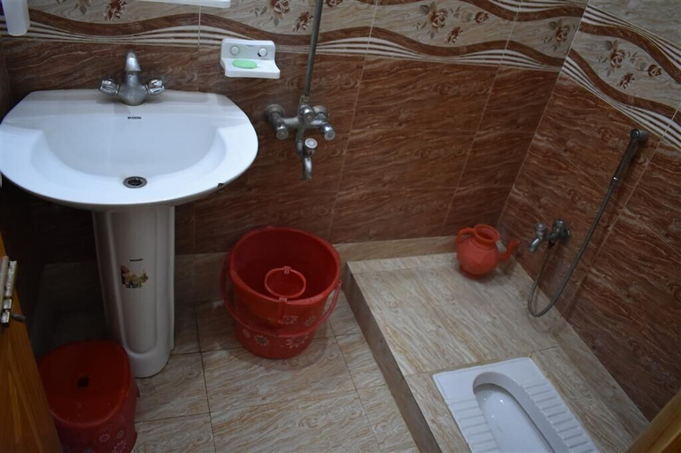 Bathroom 4, Marwa Hotel and Restaurant, Hazara