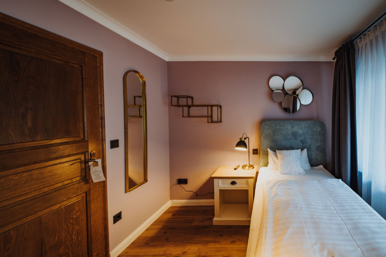 Bedroom 4, Antik-Hotel Eichenhof, Lippe