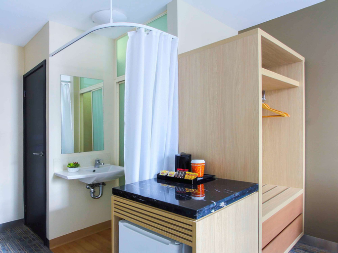 Bathroom 10